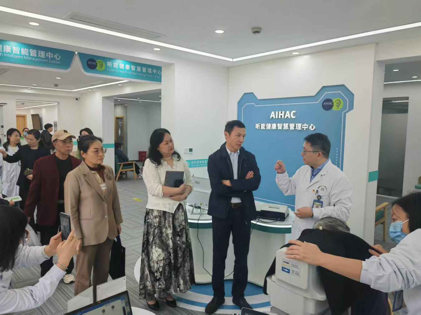 市审计局党组书记、局长刘向民带队赴浦南医院、上钢社区卫生服务中心开展调研